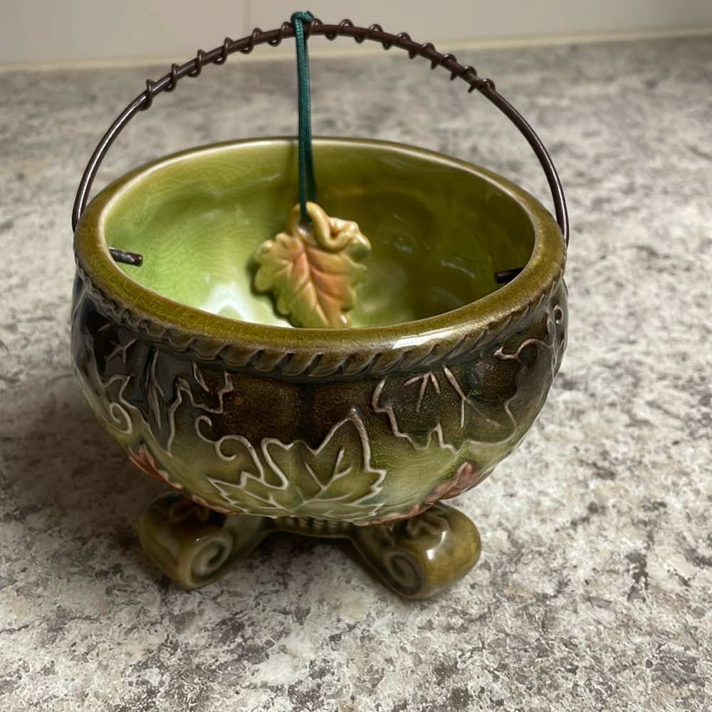 VINTAGE  CERAMIC DROP BOWL WITH GREEN AND RUST LEAVES CLAW FEET!